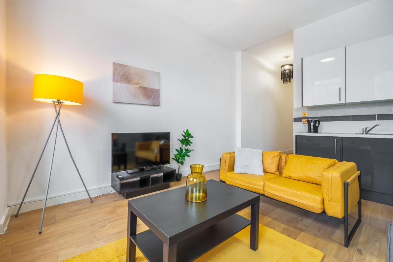 Spacious Centre - Sleeps 8 Apartment *